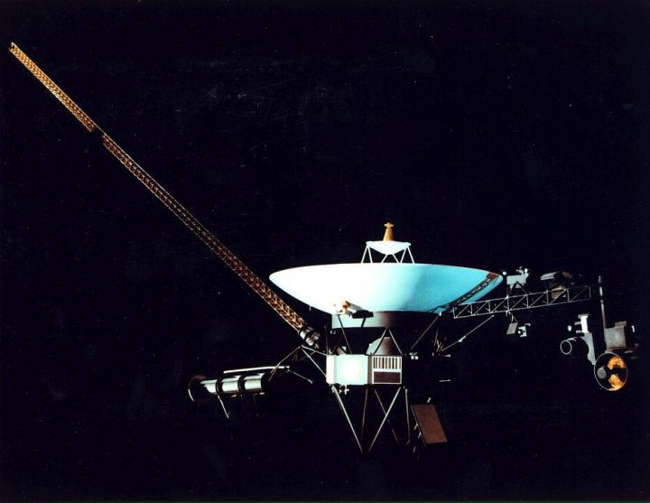 Voyager continua a navegar pelo Espaço