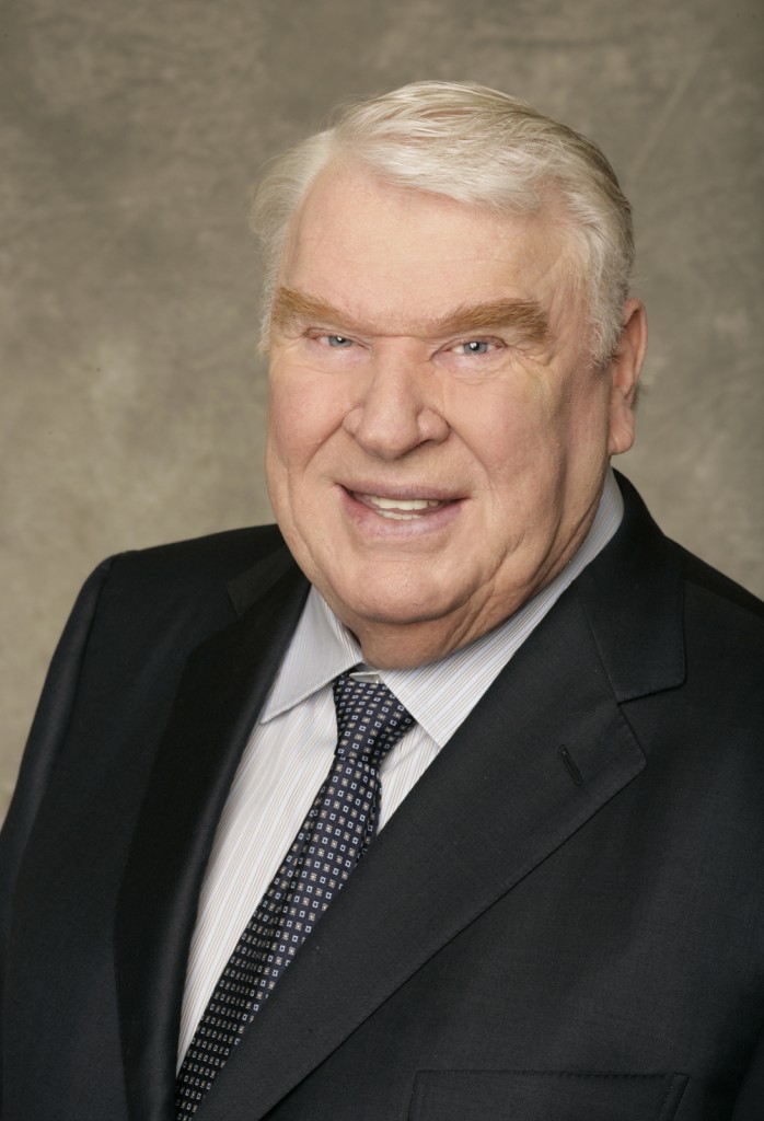 Reportagem com John Madden sobre Madden NFL …
