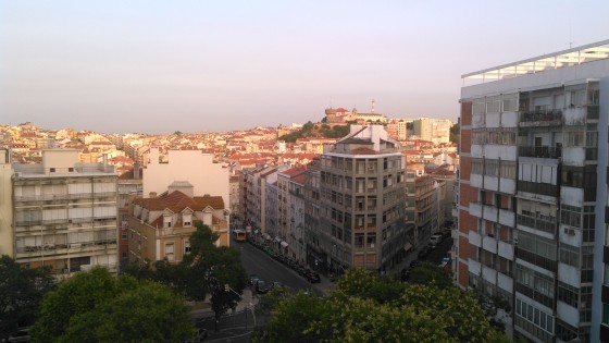 Cidade de Lisboa ao pôr-do-sol, cerca das 20h26 da noite.