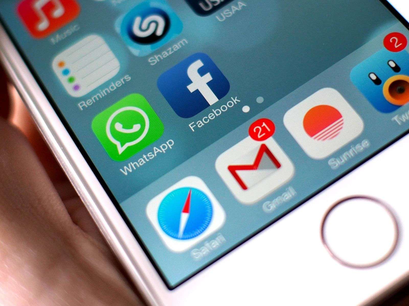 Será o Facebook um “glutão” de bateria no iOS?