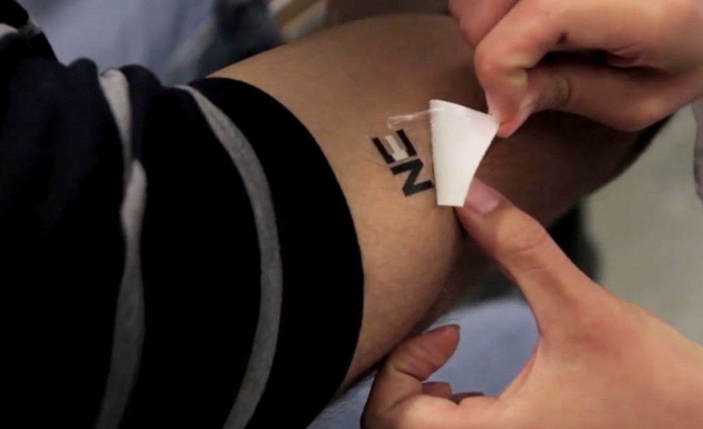 A tatuagem que transforma suor em electricidade