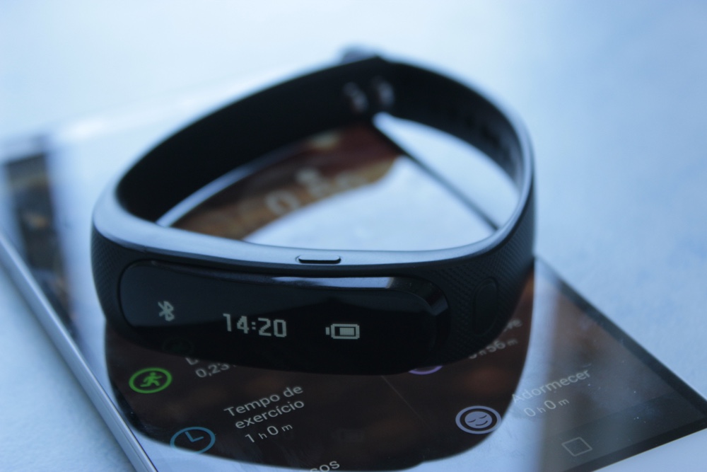 TalkBand B1, uma visão alternativa do que é um smartwatch