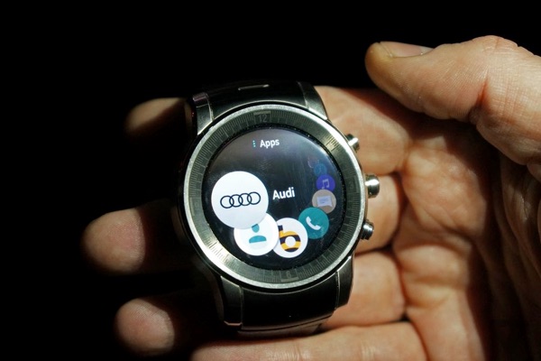 Smartwatches distraem mais os condutores que os smartphones
