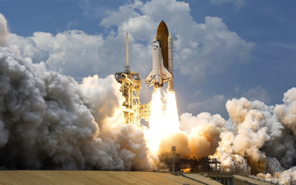 Nave espacial não tripulada está a cair em direcção à terra