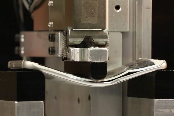 Afinal o S6 Edge dobra tão facilmente como o iPhone 6 Plus