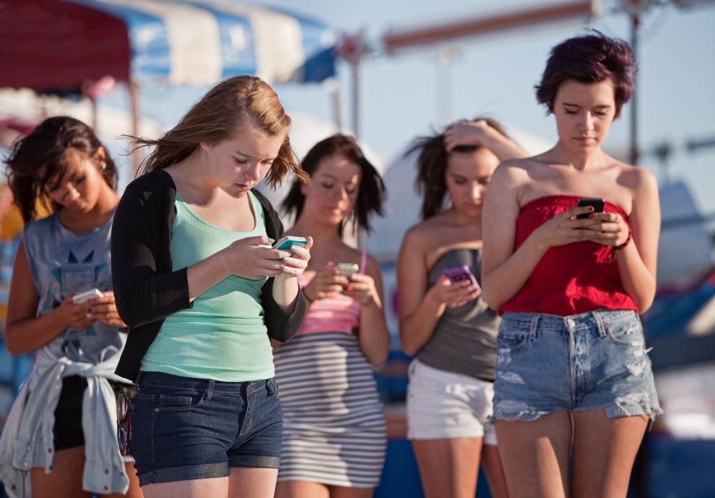 Estudo: jovens escondem dos pais o que fazem na Internet
