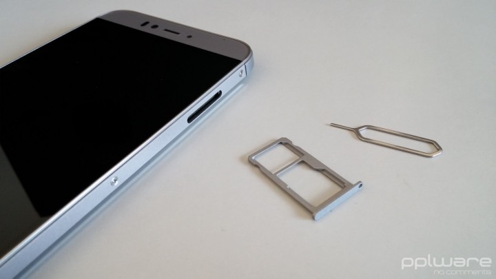 UMI Iron - Ranhura para cartões SIM e MicroSD