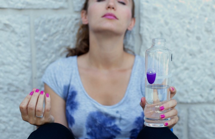 Esquece-se de beber água durante o dia? Precisa deste gadget!