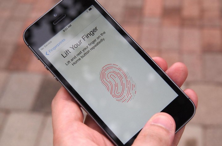 iPhone-5S-hands-on-fingerprint-scanning.jpg