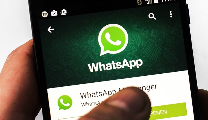 HAARLEM - Een mobiele telefoon met Whatsapp. ANP REMKO DE WAAL