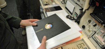 Imagem de disquete de 8 polegadas usada nas centrais nucleares dos EUA