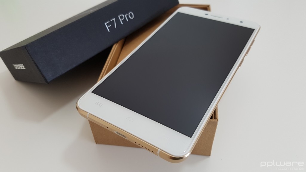 Unboxing smartphone Doogee F7 Pro