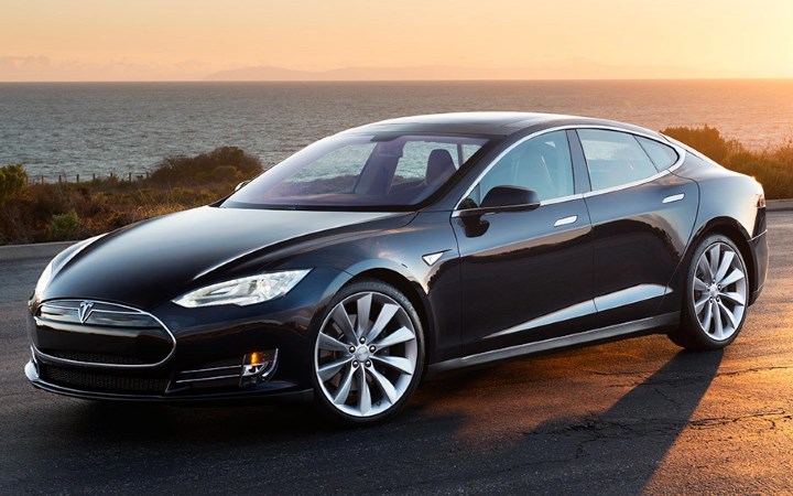 Tesla Model S incendeia-se durante test-drive em França