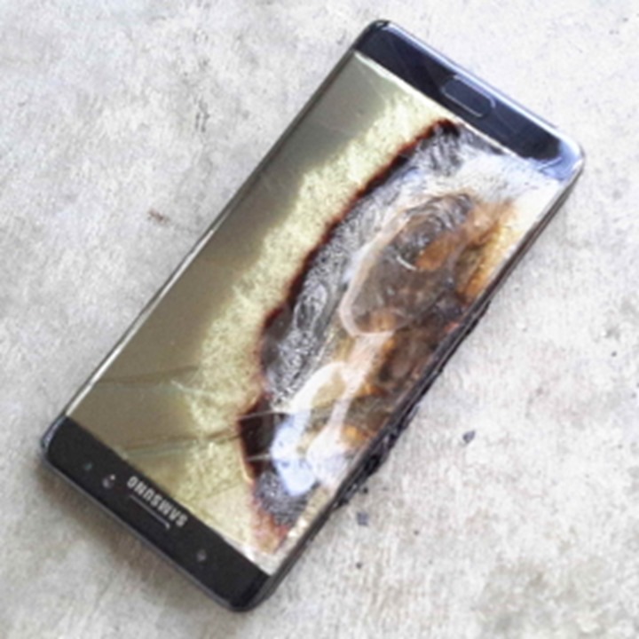 Six-year-old-boy-gets-burned-when-a-Samsung-Galaxy-Note-7-explodes-in-his-hand