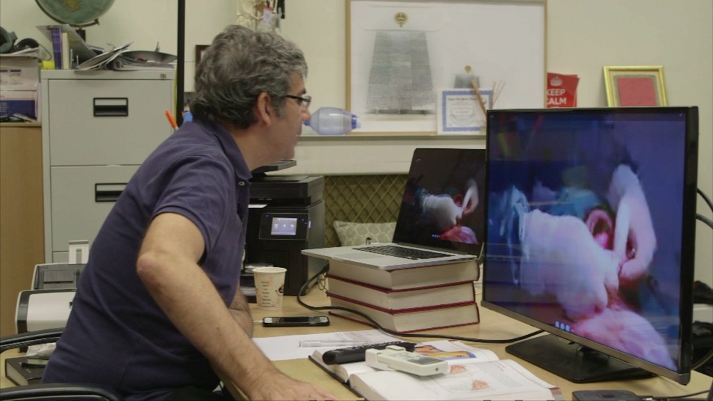 Médico em Londres faz operação via Skype a paciente na Síria