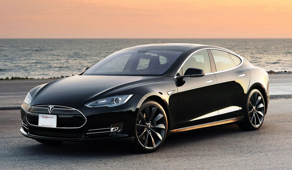 Carros da Tesla podem ser hackeados a quilómetros de distância