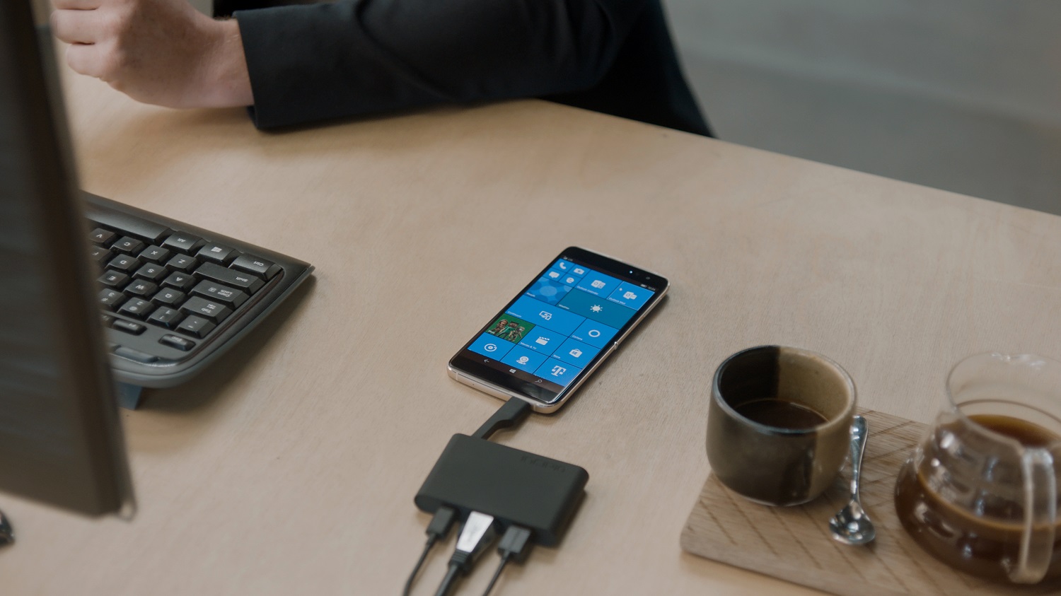 Alcatel lança versão do Idol 4S com Windows 10 Mobile