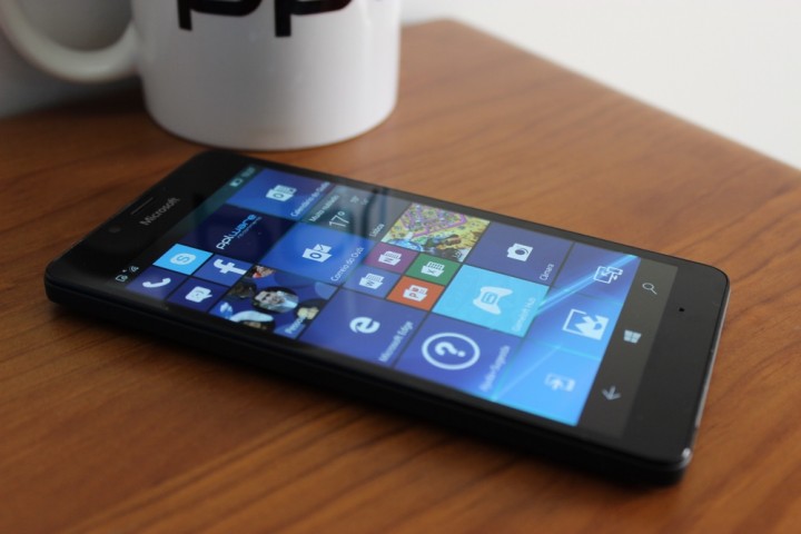 Windows 10 Mobile irá em breve correr aplicações do seu PC