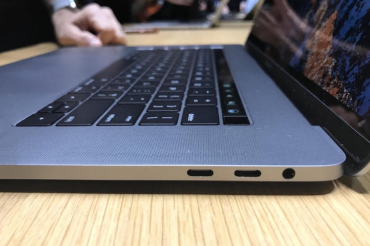 Apple explicou porque o MacBook Pro não tem leitor de cartões SD