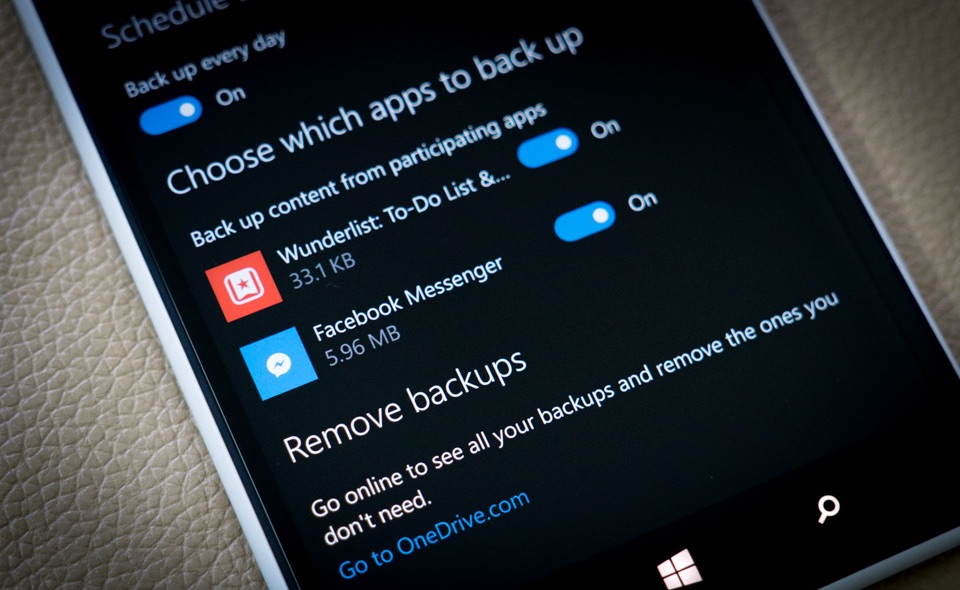 Saiba como configurar e gerir os backups no Windows 10 Mobile