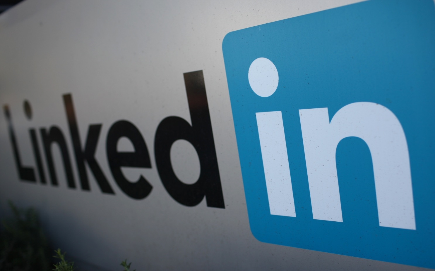 Rússia quer banir LinkedIn das lojas de apps da Google e Apple
