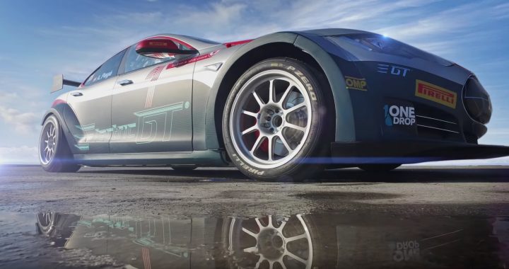 Tesla Model S de competição faz 2.1 segundos dos 0-100 km/h
