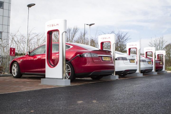 Ahora es posible cargar cualquier coche eléctrico con un cargador Tesla