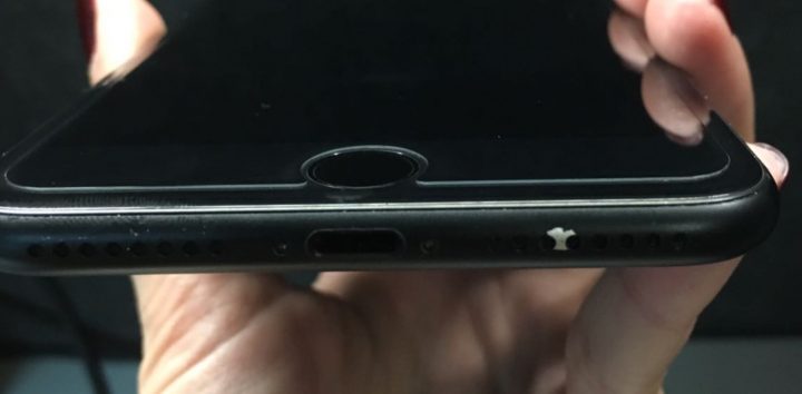 Alerta Apple: Tinta do iPhone 7 está a descascar