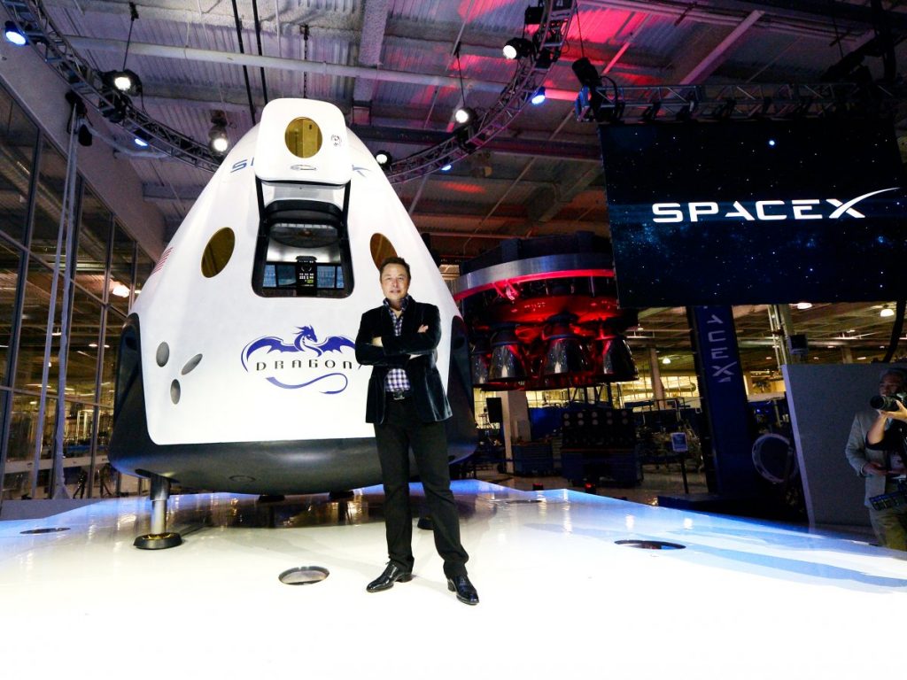 SpaceX vai levar dois turistas à Lua já em 2018