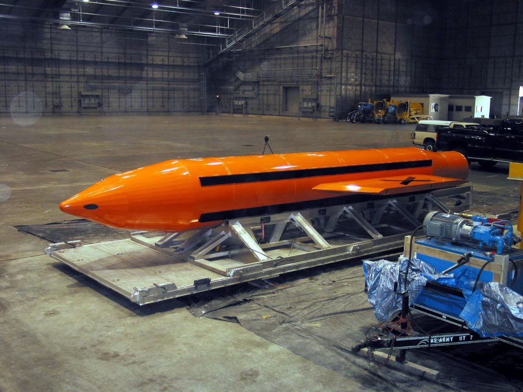 EUA lançam super bomba não nuclear contra o ISIS