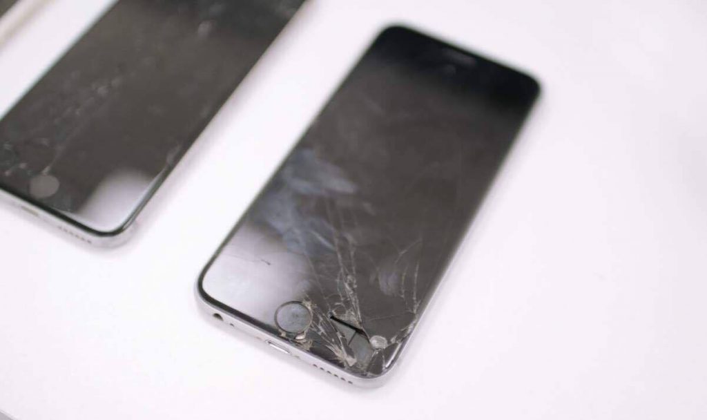 Parti o vidro do smartphone e ainda tenho garantia, o que fazer?