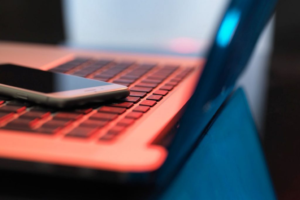 UE quer proibir backdoors nas comunicações e serviços cifrados