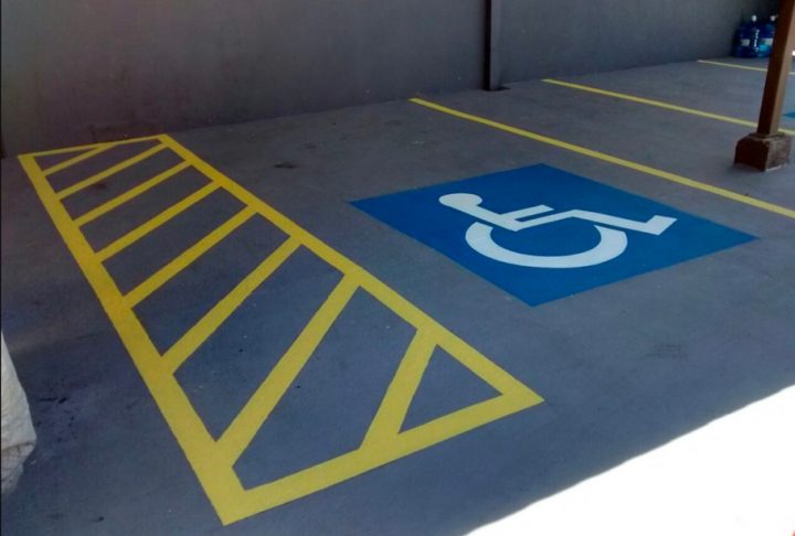 Estacionar num lugar para deficientes? Pense duas vezes