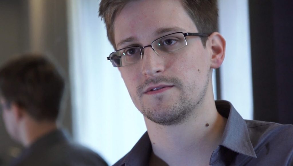 Edward Snowden comenta o novo Face ID da Apple
