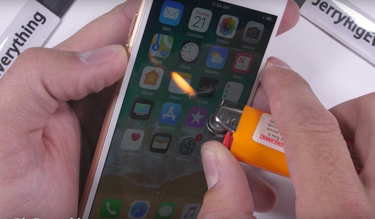 iPhone 8: Será que é mesmo resistente como a Apple diz? [vídeo]