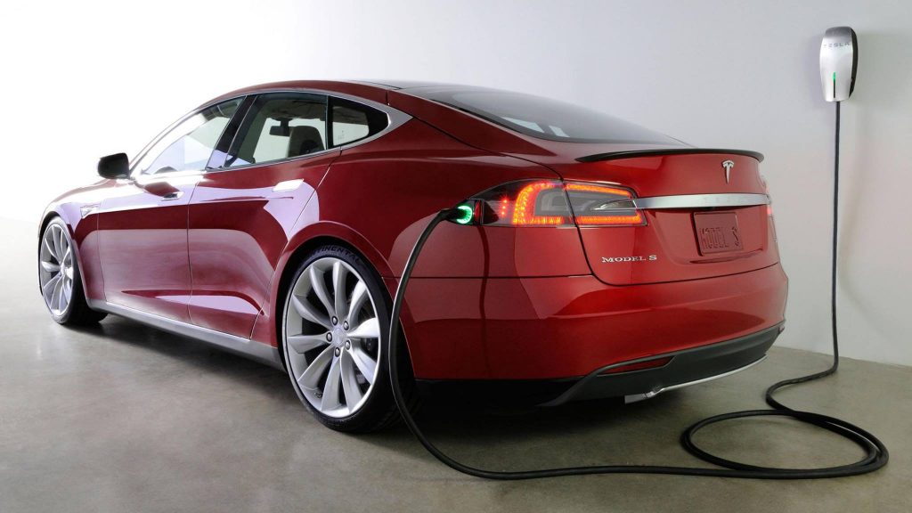 Tesla dá uma ajuda para americanos fugirem do Furacão Irma