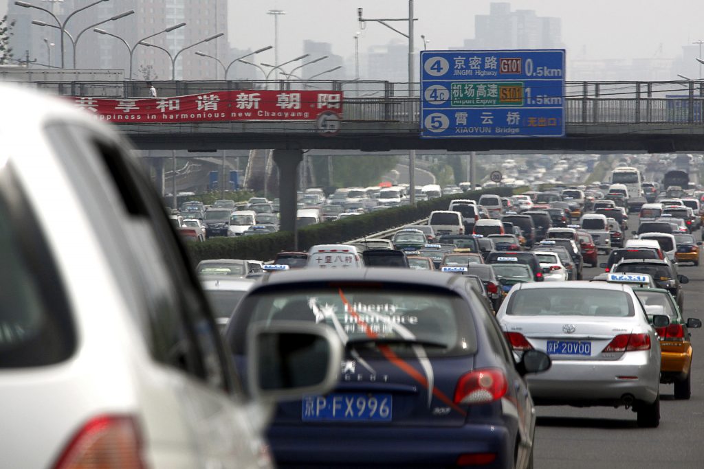 Milhões de veículos a gasolina e diesel na China