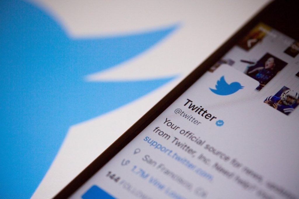 O Twitter também já tem um modo noturno no browser