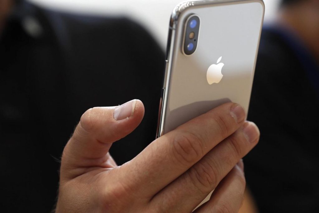 Qualquer app do iOS com acesso à câmara pode estar a espiá-lo