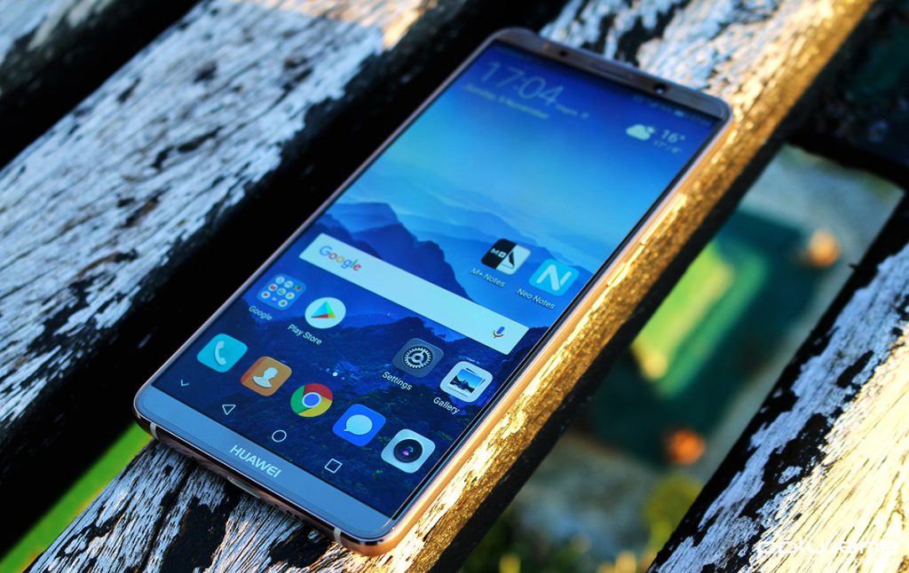 Como variou o smartphone médio em 2017 face ao ano anterior?