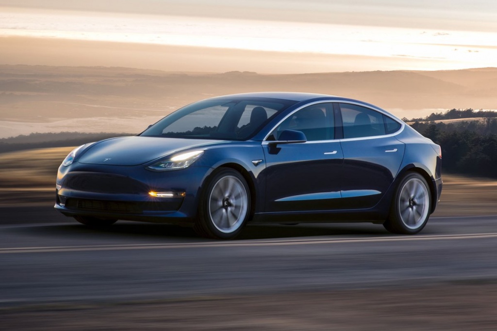 Confirmado que Tesla Model 3 tem autonomia de 500 quilómetros