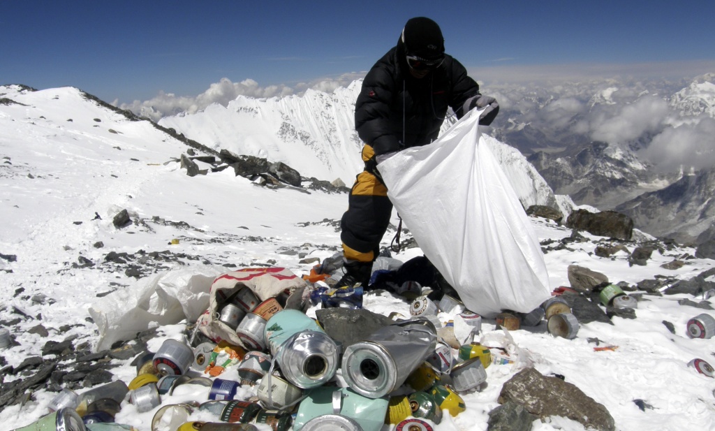 Toneladas de fezes de alpinistas do Evereste vão gerar biogás
