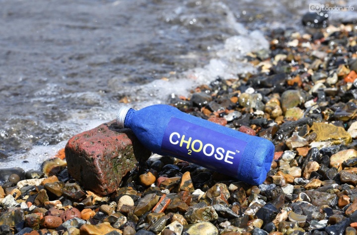 Imagem da garrafa Ch2oose que vem combater o plástico