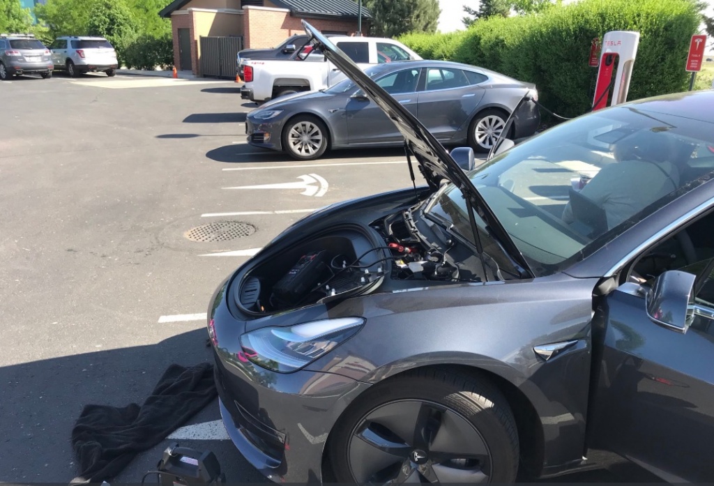 Recorde: Tesla Model 3 percorreu 975 Km com uma carga
