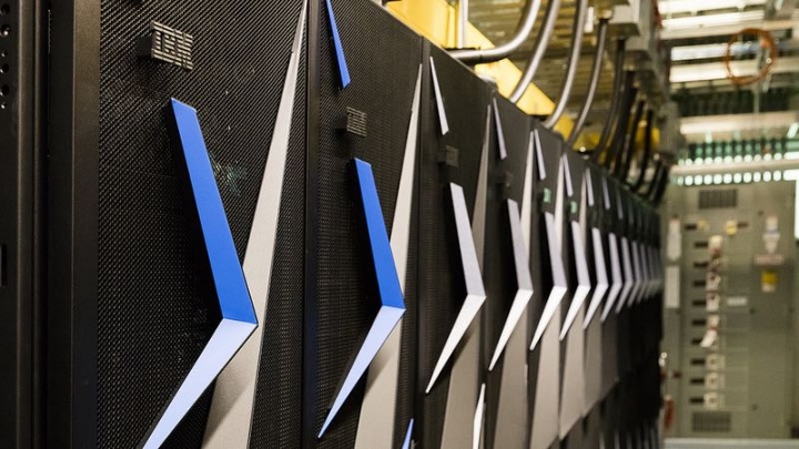 Summit IBM supercomputador