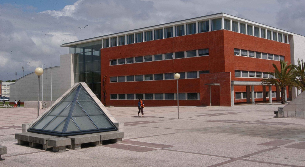 Universidade de Aveiro anuncia estágios para licenciados por… 120€