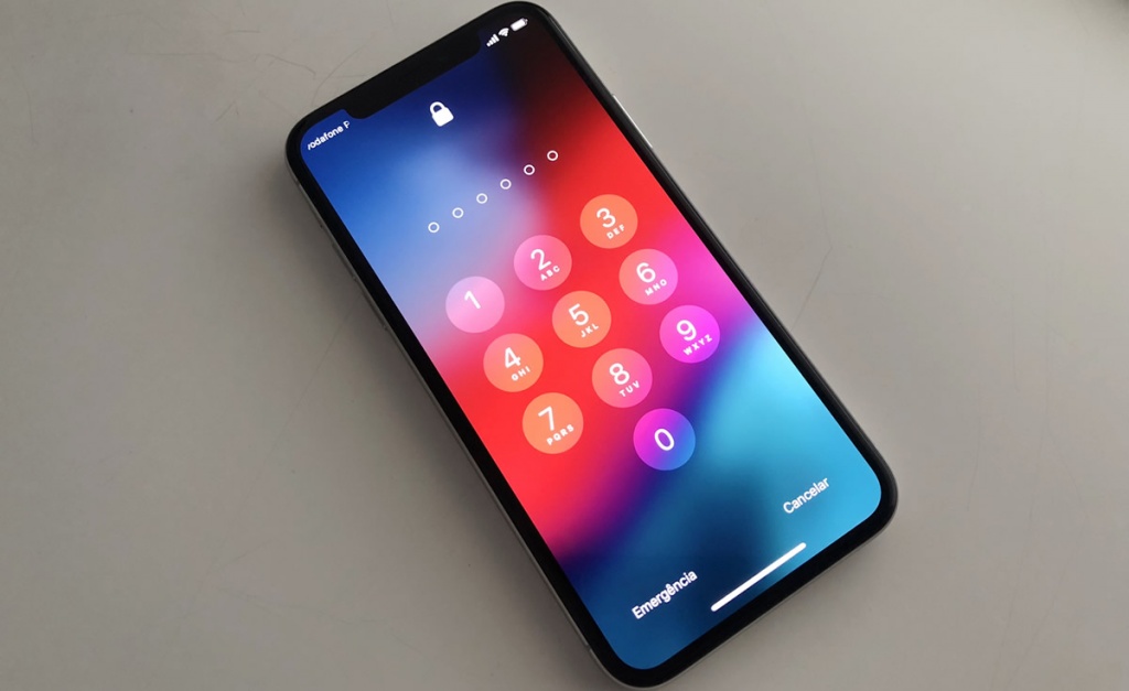 Investigador mostra como quebrar o código do iPhone com força bruta [Vídeo]