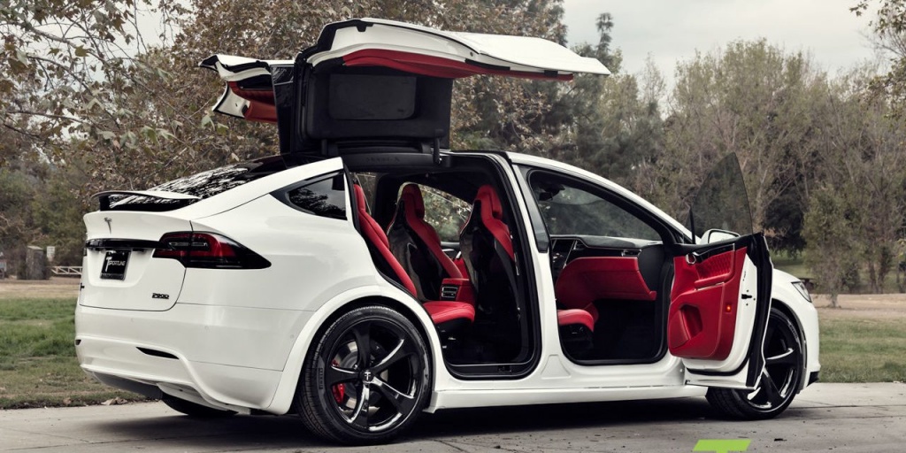 Já viu um Tesla com interiores vermelhos? Novidade chega já em 2019