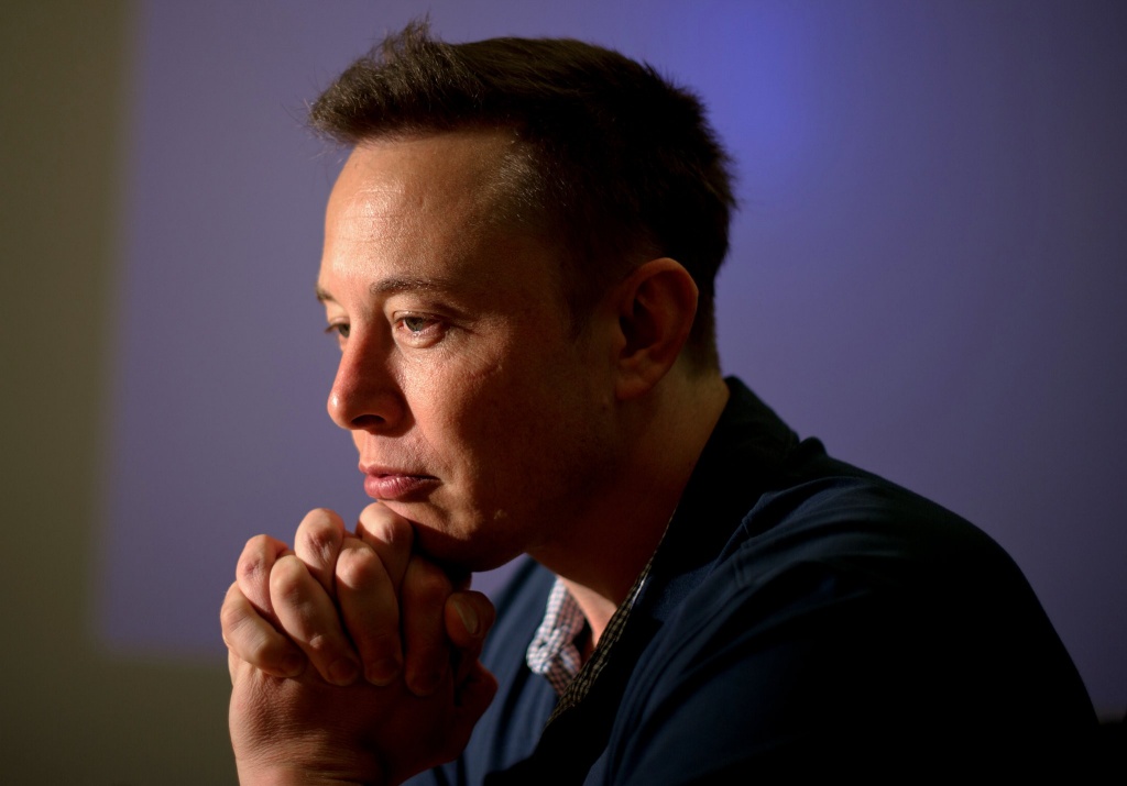 A Tesla está a dar cabo de Elon Musk que está cansado e angustiado