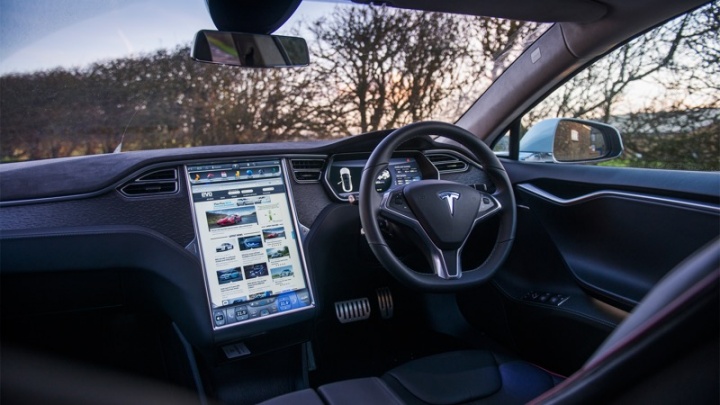 Tesla app rede carros servidores